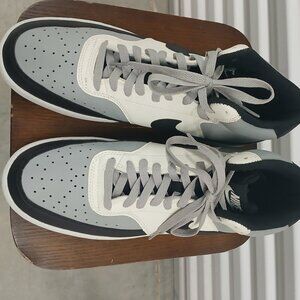 Men's Nike high top tennis shoes size 10 1/2